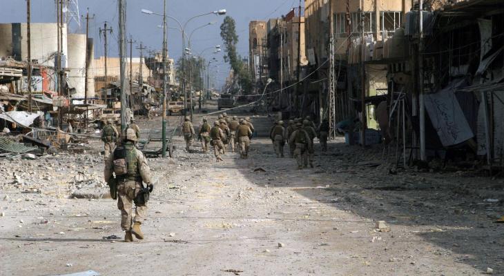 US_Navy__the_1st_Marines,_patrol__through_Fallujah,_Iraq