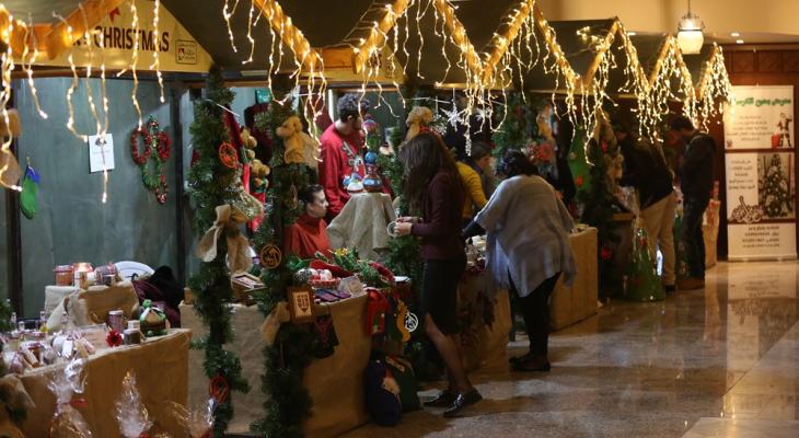 بلدية رام الله تفتتح سوق الميلاد المجيد