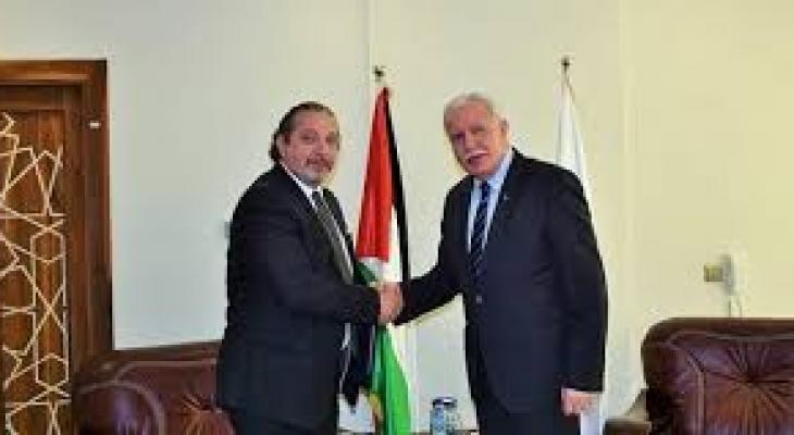 المالكي يتسلم نسخة من أوراق اعتماد ممثل البوسنة والهرسك لدى فلسطين.jpg