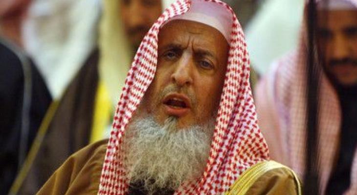 مفتي السعودية يعتبر الغناء فسادا ومفتي مصر يراه حسنا ويقول اللي زهقان من حياته لن يعطلنا