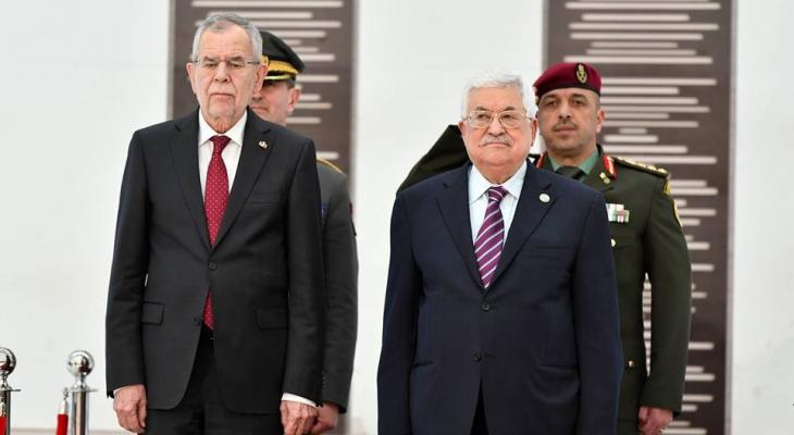 الرئيس الفلسطيني خلال استقبال نظيره النمساوي