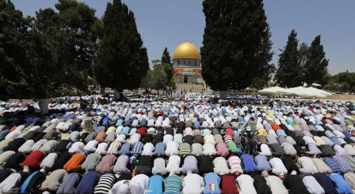 40 ألفا يؤدون الجمعة في رحاب الأقصى