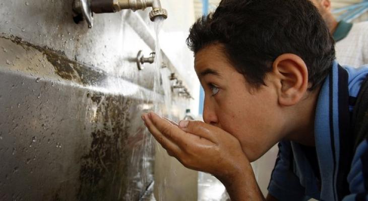 الاحتلال يبدأ بضخ كميات من المياه العذبة إلى قطاع غزة