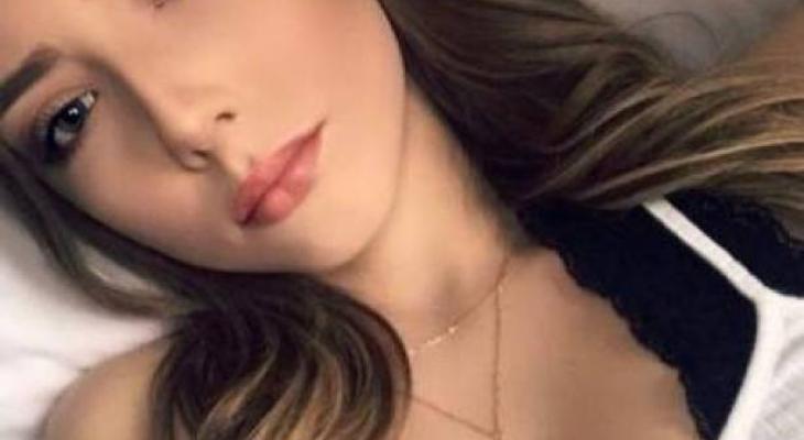 بالصور : لن تصدقوا هذه ابنة اي نجم شهير... ارتبط بوالدتها في سن الـ17!