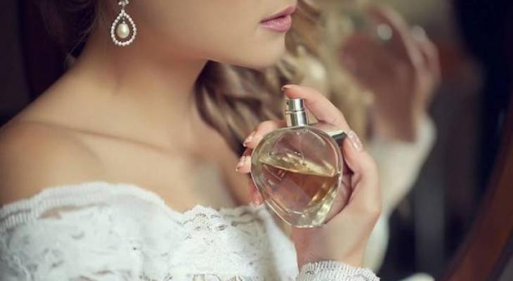 حذارِ.. لا ترشِّي العطر على رقبتكِ بعد الآن!