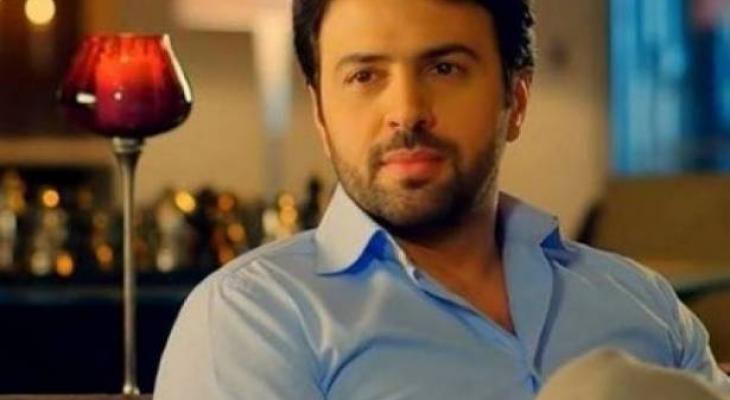بالصورة.. شقيق تيم حسن يخطف منه الأنظار بوسامته