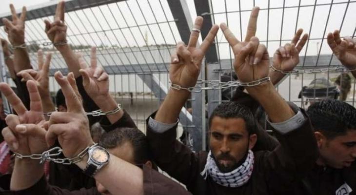 الأسرى يواصلون العصيان ضد إدارة سجون الاحتلال EAqd2