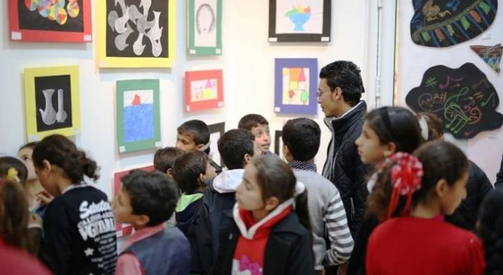 معرض للرسومات بأريحا إحياءً ليوم الطفل الفلسطيني.JPG