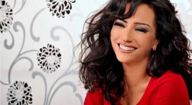 بالصورة: ماذا حدث مع النجمة السورية أمل عرفة ؟