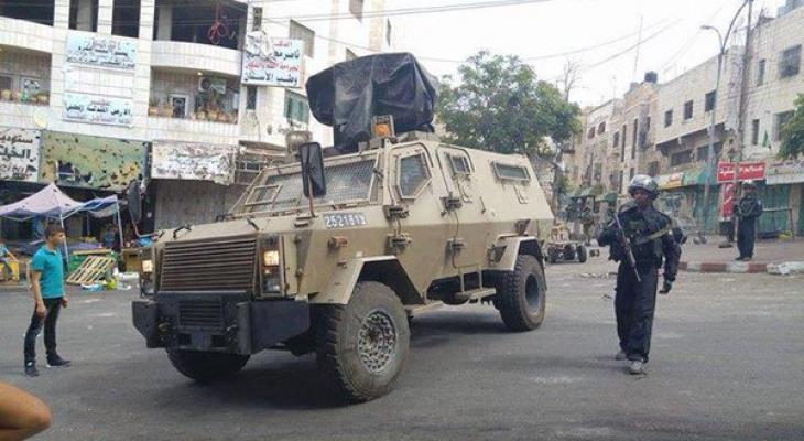 قوات الاحتلال تغلق طريق بئر السبع جنوب الخليل