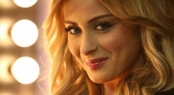 بالفيديو: "استحي على حالك”.. موقف محرج للفنانة فرح يوسف لحظة رقصها في بث مباشر!