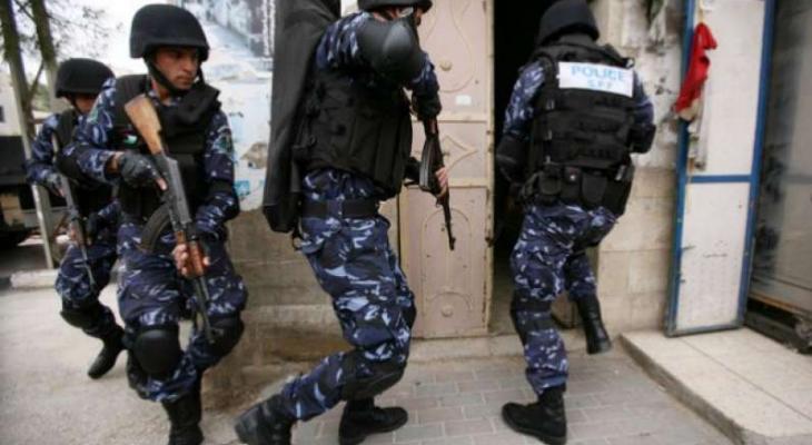 جنين ... إلقاء القبض على شخص لحيازته مواد مخدرة داخل منزله