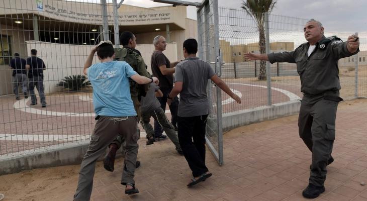 اعتقال فلسطينياً بزعم اجتيازه السياج الفاصل شمال القطاع