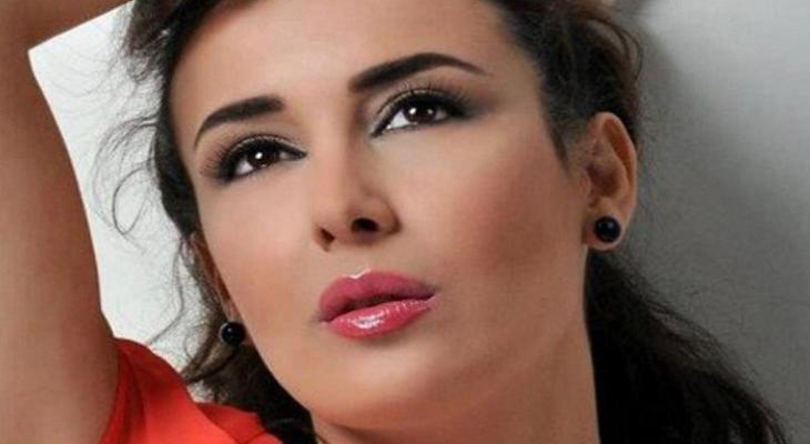 بالفيديو : عراكٌ بين كندا حنا وورد الخال.. والأخيرة تتلقى إصابة برأسها!