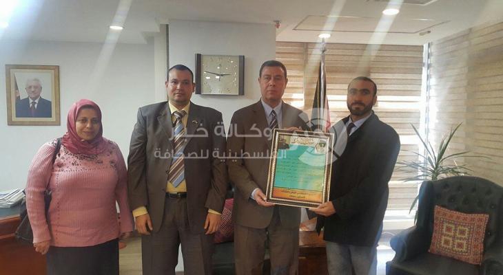 بالصور: التجمع الفلسطيني للوطن والشتات يزور سفارة فلسطين بالقاهرة