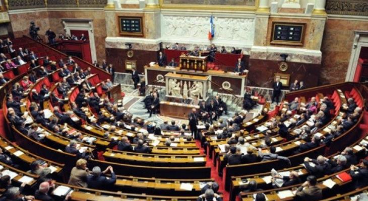 البرلمان الفرنسي يقر بشكل نهائي قانون مكافحة الإرهاب 