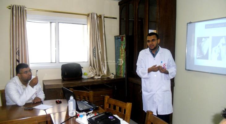 بالصور: مجمع عدوان الطبي يفتتح دورة الأسس العلمية لسحب وقراءة العينات الطبية