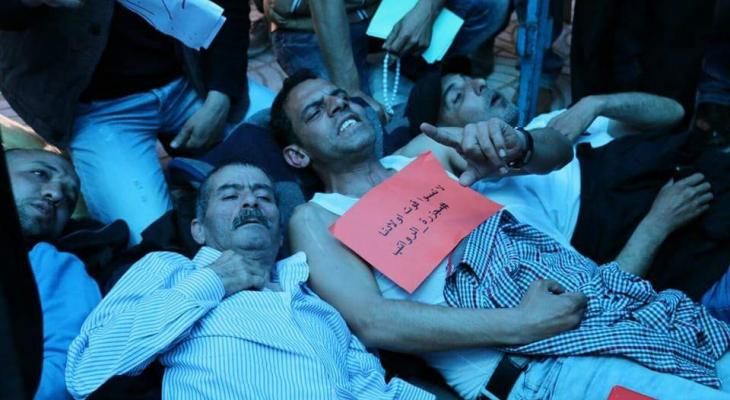 إصابات بالإغماء خلال اعتصام لموظفي السلطة بساحة الجندي المجهول وسط غزة