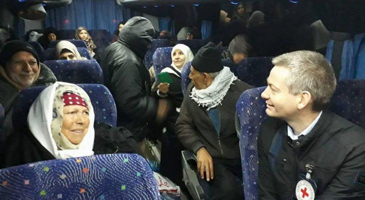 دفعة جديدة من أهالي المعتقلين بغزة تتوجه لزيارة أبنائها بسجن نفحة