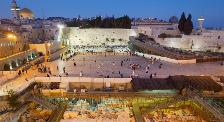 قريع يحذّر من تشكيل الاحتلال لجنة لاقتطاع جزء من المسجد الأقصى.jpg