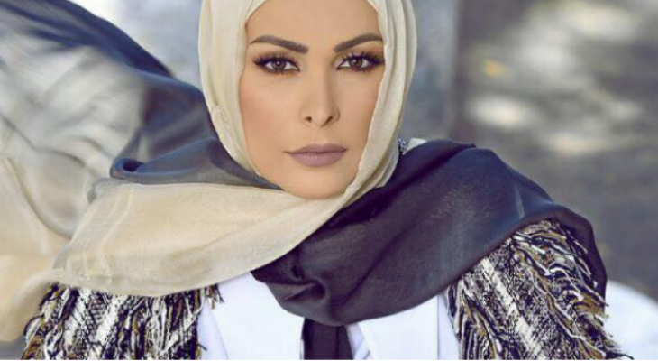 الفنانة المُعتزلة أمل حجازي تُهدي متابعيها أنشودة &#039;رقّت عيناي شوقاً&#039;