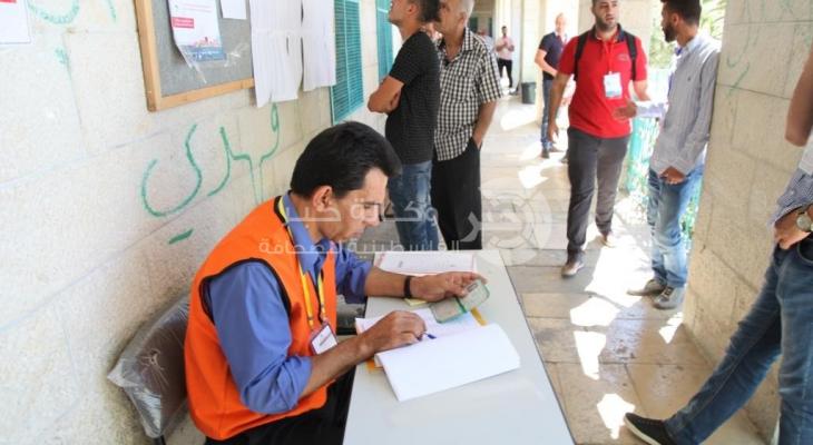 بالصور: وكالة "خبر" ترصد حجم الإقبال على المشاركة بالانتخابات المحلية في الضفة