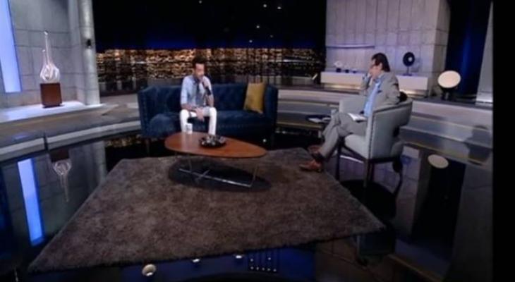 بالفيديو : لحظة إنهيار نجم مصري على الهواء بسبب أمه..!