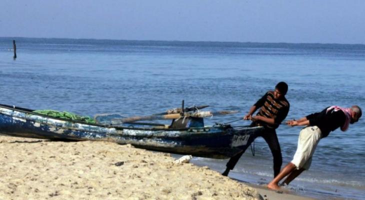 مركز حقوقي يناشد العالم بالتدخل لحماية صياديي غزة.jpg