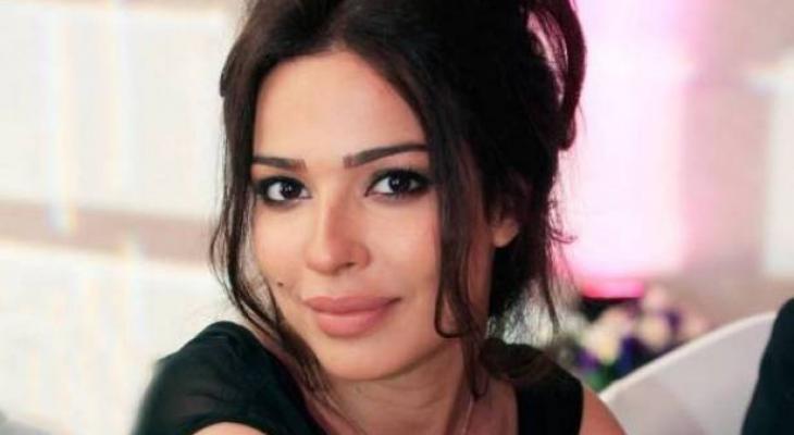 بالصورة : نادين نجيم بفستان سيلين ديون