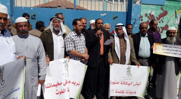 بالصور: تظاهرات أمام مقار "الأونروا" للمطالبة بإيجاد حلول لأزمة الكهرباء بغزة