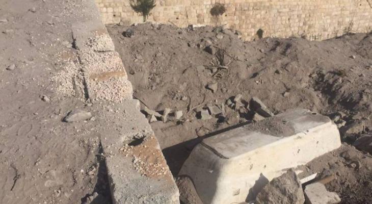 الاحتلال ينبش أحد القبور شمال الخليل