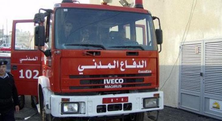 الدفاع المدني يخمد حريق اندلع في شاحنة غاز غرب رام الله.jpg