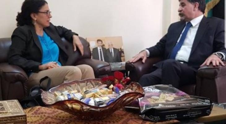 السفير عبد الهادي يستقبل ممثلة مبعوث الأمم المتحدة إلى سوريا.jpg