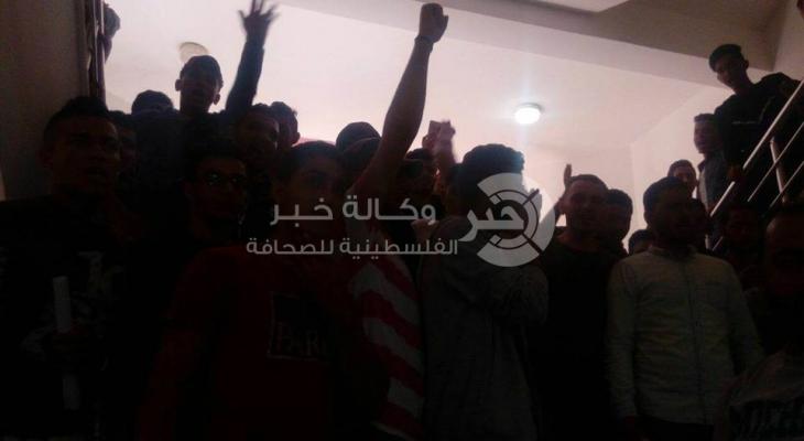 بالصور: إصابات بجامعة فلسطين جراء فض الأمن اعتصام طلابي داخلها