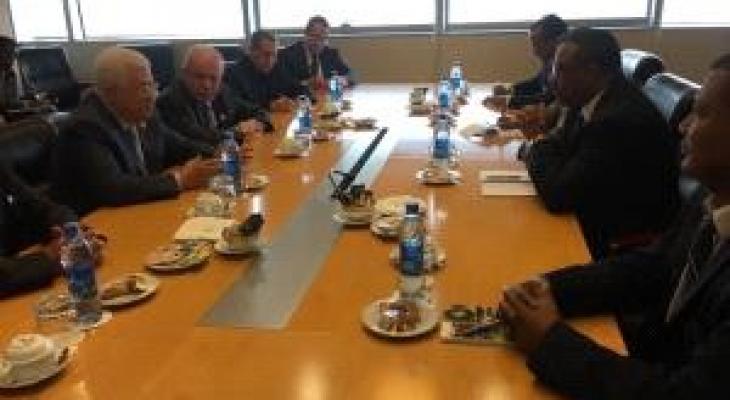 عباس يجتمع مع رئيس وزراء أثيوبيا بالعاصمة أديس أبابا.jpg