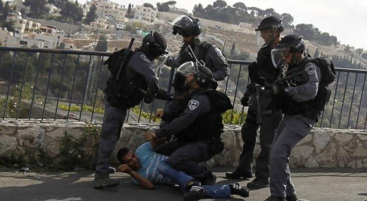الاحتلال يعتدي بالضرب على شابين خلال احتجازهما بمعسكر حوارة