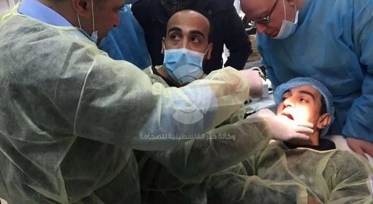 بالصور: زراعة أسنان فورية في "غزة" باستخدام تقنية سويسرية متطورة