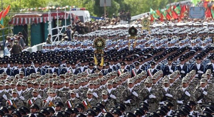 20 جريحا في هجوم على عرض عسكري جنوب إيران.jpg