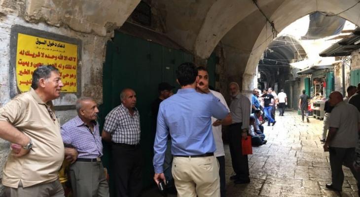 مرجعيات القدس تلتحم بالمعتصمين عند باب "المجلس" رفضاً لإجراءات الاحتلال