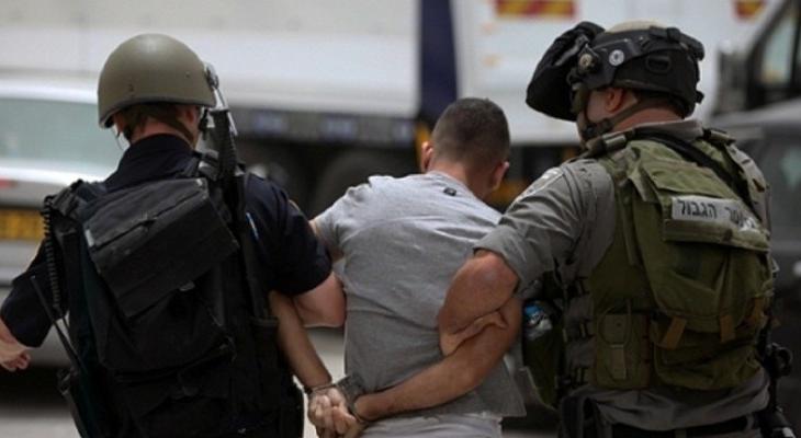 الاحتلال يعتقل شاب فلسطيني