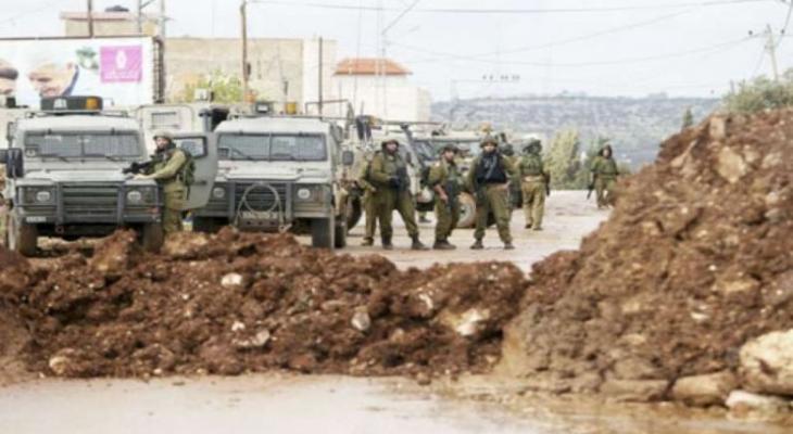 قوات الاحتلال تغلق مدخل بلدة فلسطينية