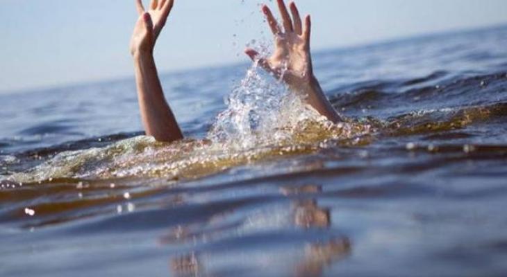 مصرع شاب غرقاً في بحر المحافظة الوسطى.jpg