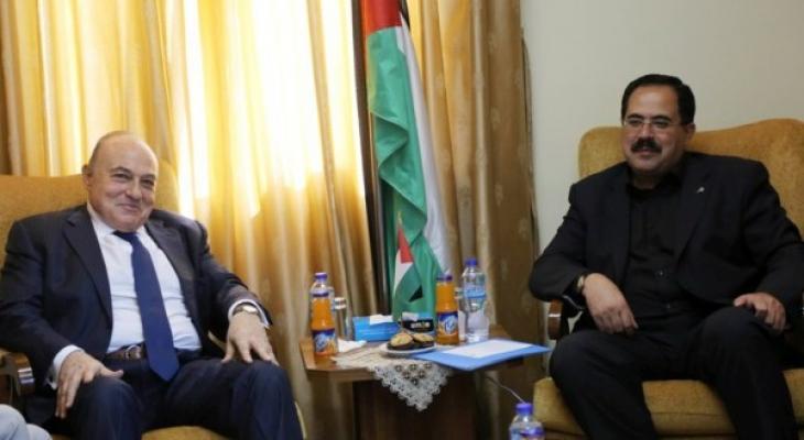 صيدم وشكري يبحثان سبل دعم العملية التعليمية في فلسطين