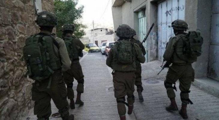 قناة عبرية تزعم تلقي جنود إسرائليين دروس تعليمية داخل مدينة "روابي" برام الله