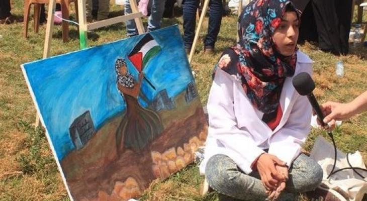 "آية مغاري" رسامة فلسطينية تجسد الثورة والفن بلوحاتها