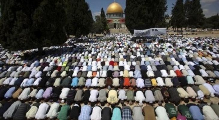 45 ألف مصلٍّ أدوا صلاة الجمعة في رحاب الأقصى.jpg