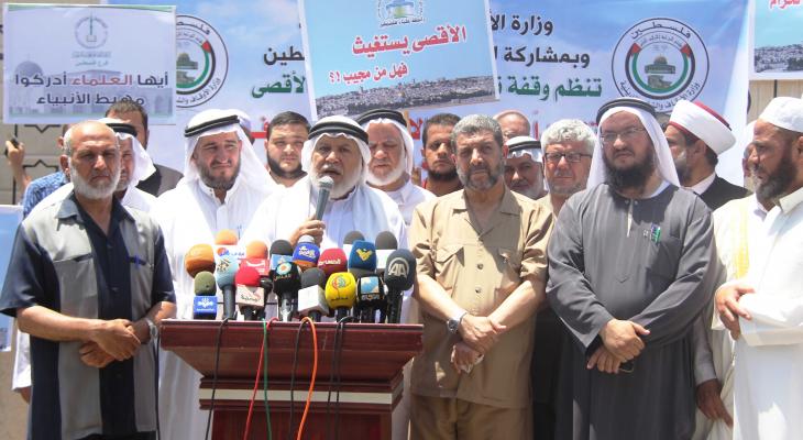 رابطة "علماء فلسطين" تعقد مؤتمراً صحفياً لإدانة إغلاق المسجد "الأقصى"