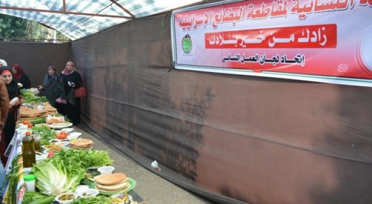 نساء يقمنّ خيمة لمقاطعة البضائع الإسرائيلية في غزة2.jpg
