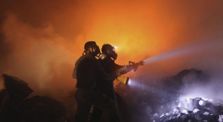 إخماد حريق هائل اندلع بمنزل في محافظة رفح جنوب القطاع