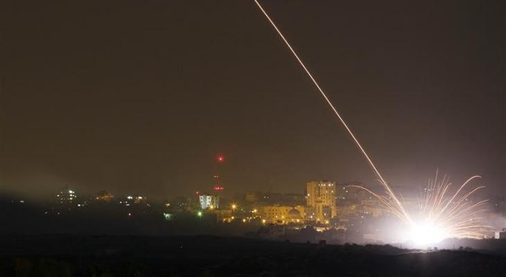 إطلاق صاروخ من غزة صوب موقع "أبو صفية" شرق مخيم المغازي